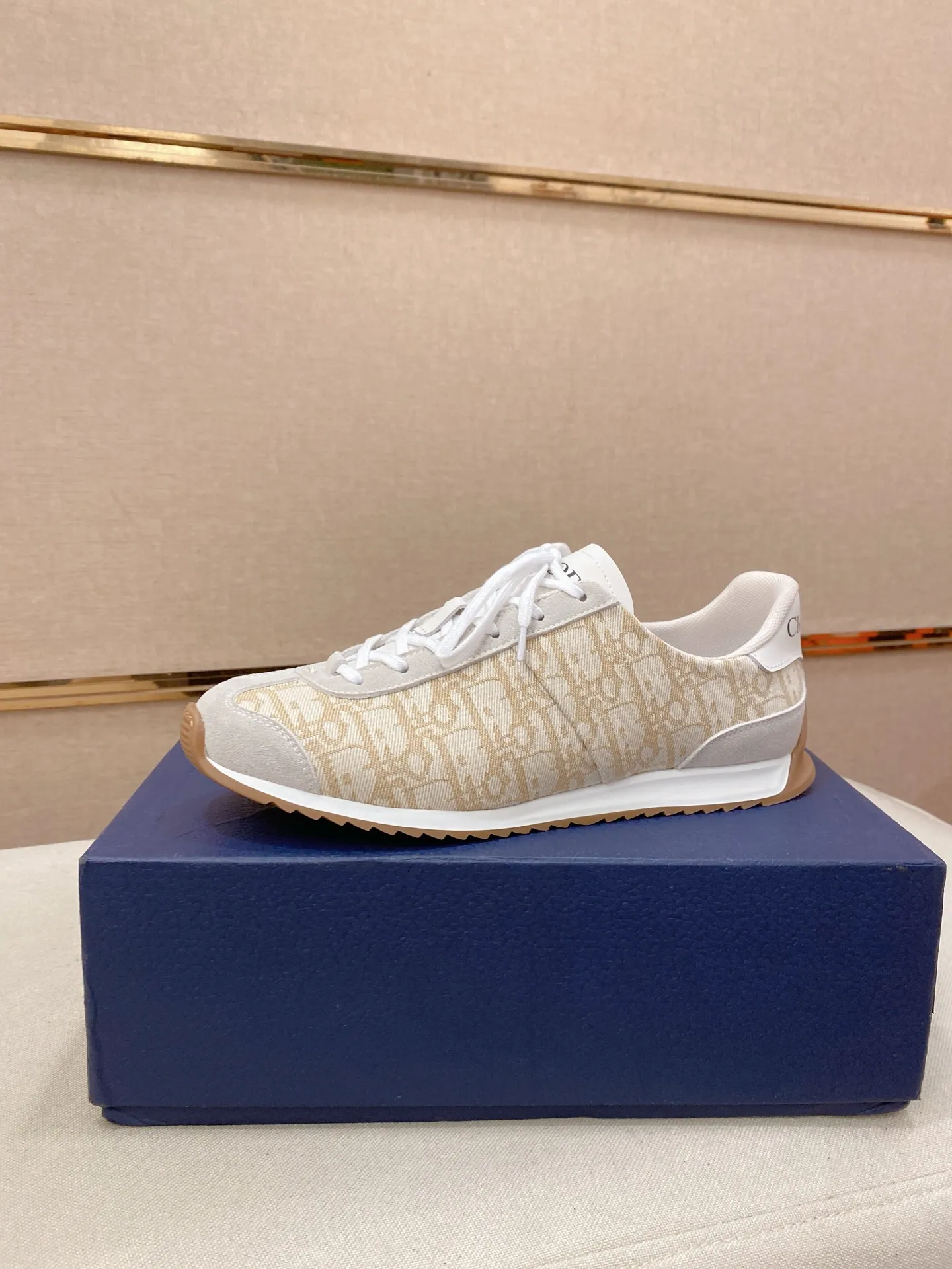 Men's shoes💰: 440💰Couple style💏 [Dior·Dior] New casual sports style men's shoes, new spring and summer design, perfect workmanship, lace-up lazy style to create wardrobe quality, upper: imported first-layer cowhide, mesh breathable lining soft and comfortable, ultra-light TPU wear-resistant outsole, simple, versatile fashion men's shoes, excellent color code number 35--44. (45,46 customized items are not returnable or exchangeable)